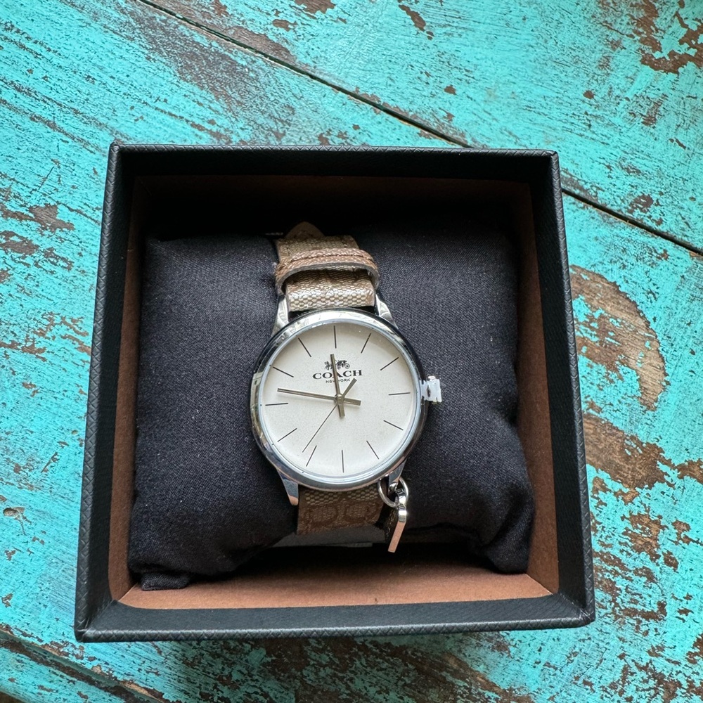 Coach watch - Picture 3 of 9